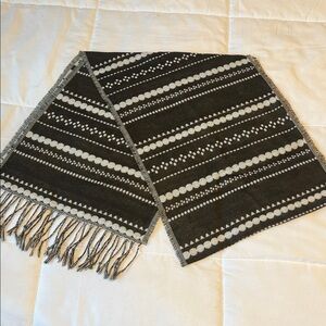 Thirty-One Gifts Reversible scarf wrap shawl